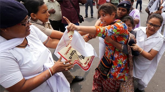 India orders panic buttons for women installed on buses